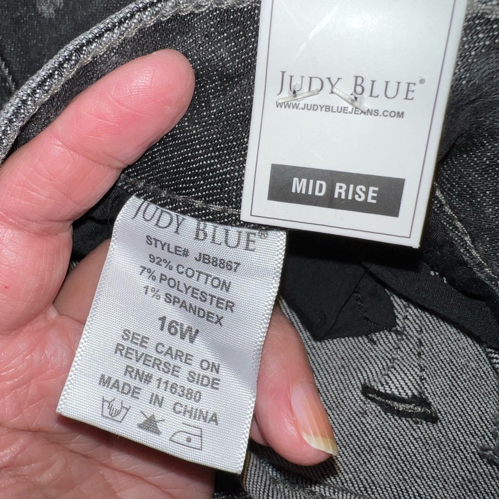 NWT JUDY BLUE Mid Rise Distressed Bleach Splashed  Boyfriend Fit Black Jeans - Picture 5 of 11